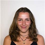 Profesora titulada en Certificate in Advanced English (C1), sociable y cercana con facilidad para tratar con niños y adolescentes.